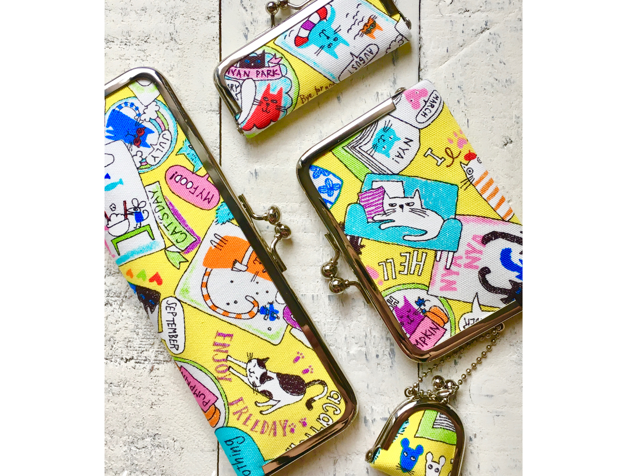 (左)ペンケース(上)印鑑ケース(右)カードケース(下)ちびがまケース