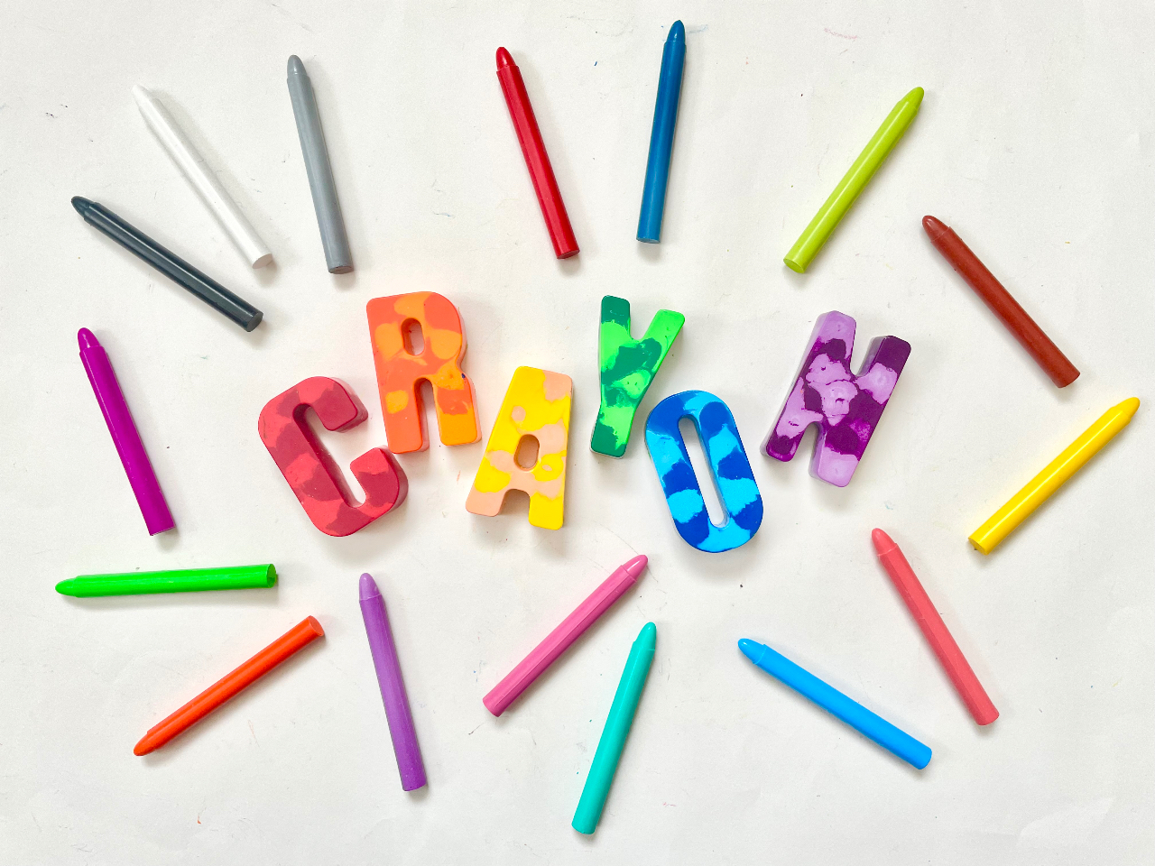 アルファベットネームモンスタークレヨン