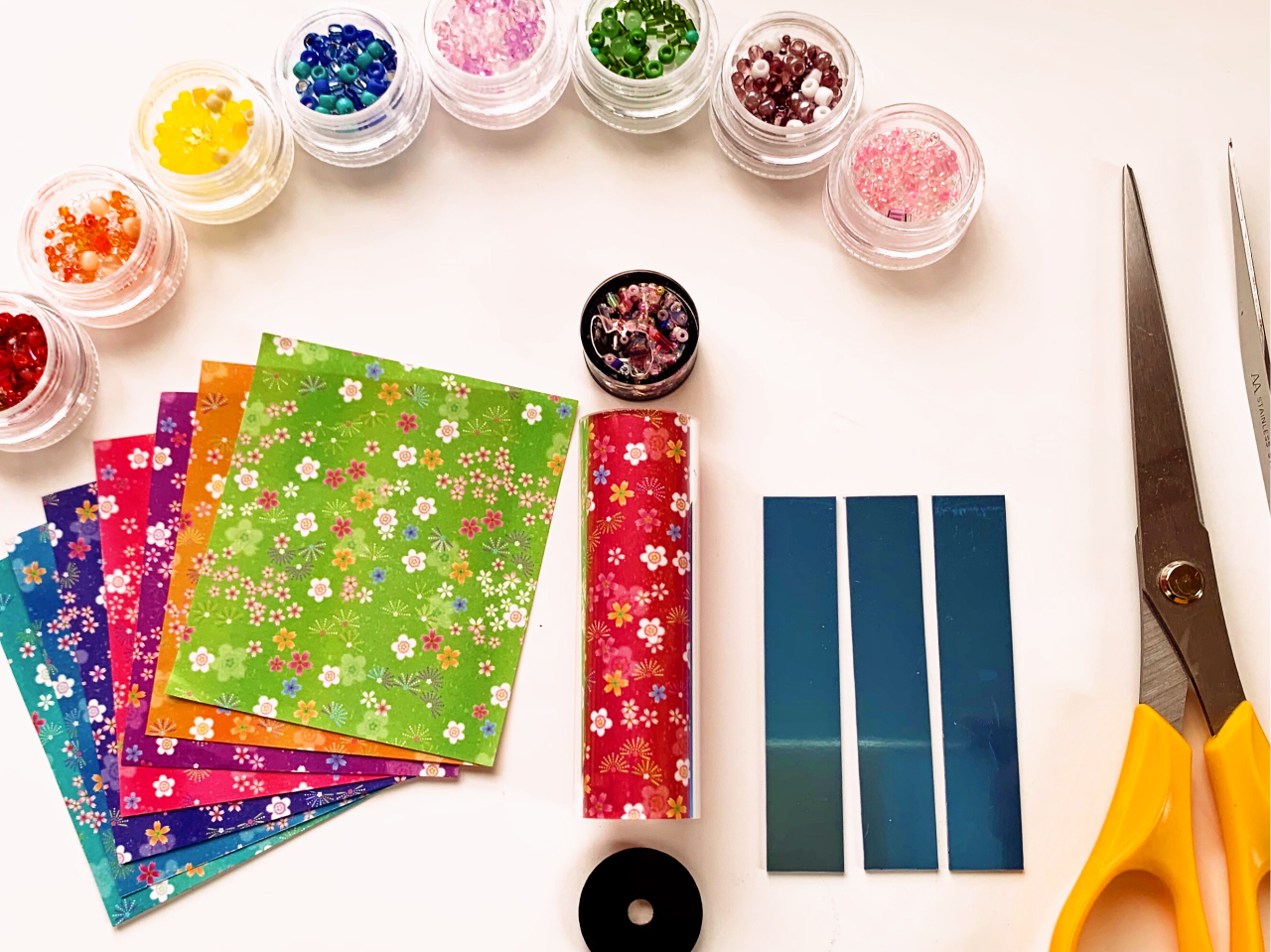 必要なものはこちらですべてご用意しておりますので、手ぶらでOK。余ったビーズなどはお持ち帰りできます。