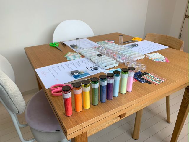 このような感じでセッティングしてお待ちしています。道具は都度アルコールで消毒していますのでご安心ください。