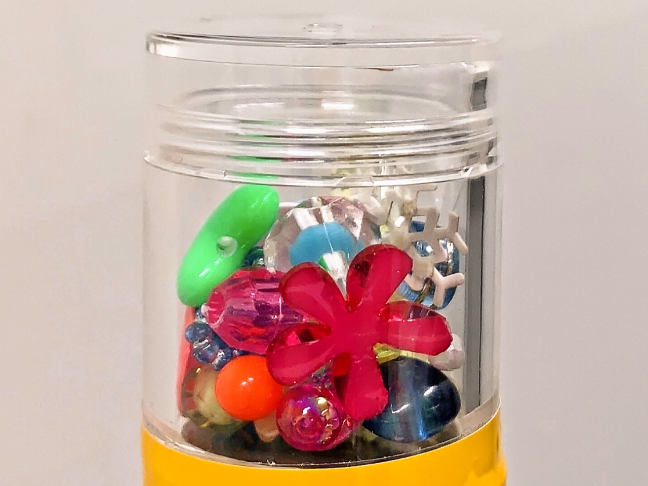 gP[X̓LbvĂ̂ŁAg̓ւRɂł܂Bَq̃}[u`RȂǓƃJtłꂢɏoオ܂B