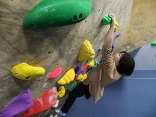 「ボルダリングを、もっと身近に。」世代を問わず、気軽に楽しめるジムです♪