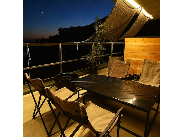 オーシャンビューテラスからの景色はまさに絶景で、海や砂浜の美しさに心が躍ります。日常の喧騒を忘れ、穏やかな時間を過ごしたい方にぴったりのお店です。