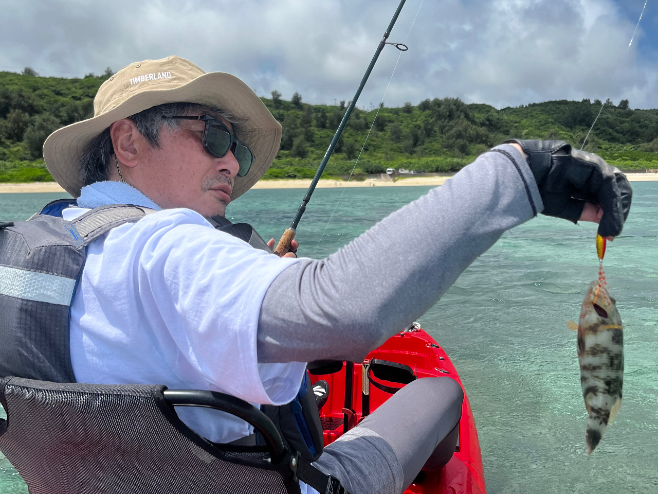 タックル持参してヒロサーが釣れました 他にミーバイ等が釣れました