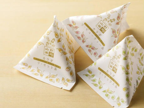 �T�E�i��͖򑐒���U�镑���܂��B�̂̒�������ƂƂ̂��Ă����܂���