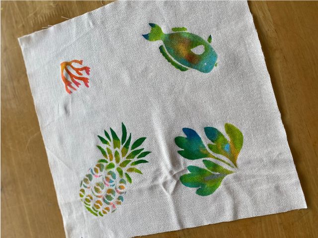 【お手軽60分プラン完成見本】2500円ハンカチ(小)にデザイン4つ