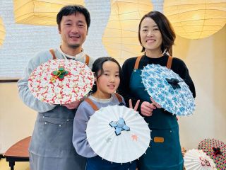 姫和傘作り体験にお越しになられたお客様♪ご家族・友人・カップル、どなたでもお楽しみ頂けます☆