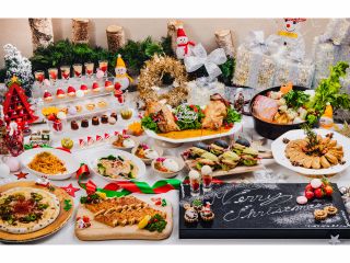 クリスマス期間中は限定メニューが勢ぞろい!ローストチキンやクリスマスデザートなど種類豊富にご用意しております。