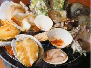活アワビや活ホンビノスまで!本格浜焼きが都心で楽しめる♪