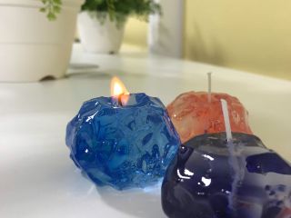 豊頃町冬の名物「ジュエリーアイス」がキャンドルで作れます。