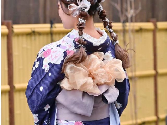 後ろ姿も可愛い♪レース半衿、チュールがアクセント、ヘアセット付き、髪飾りもつけ放題!