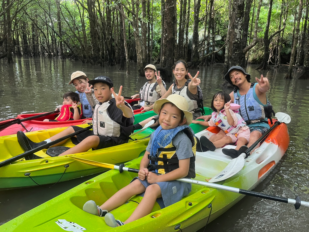 冒険心くすぐるマングローブの森へ。家族でゆったり自然体験。