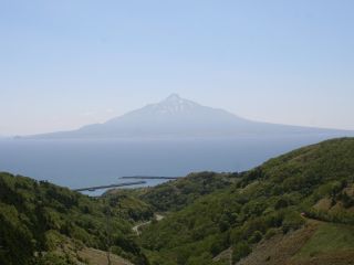 林道から見た利尻岳