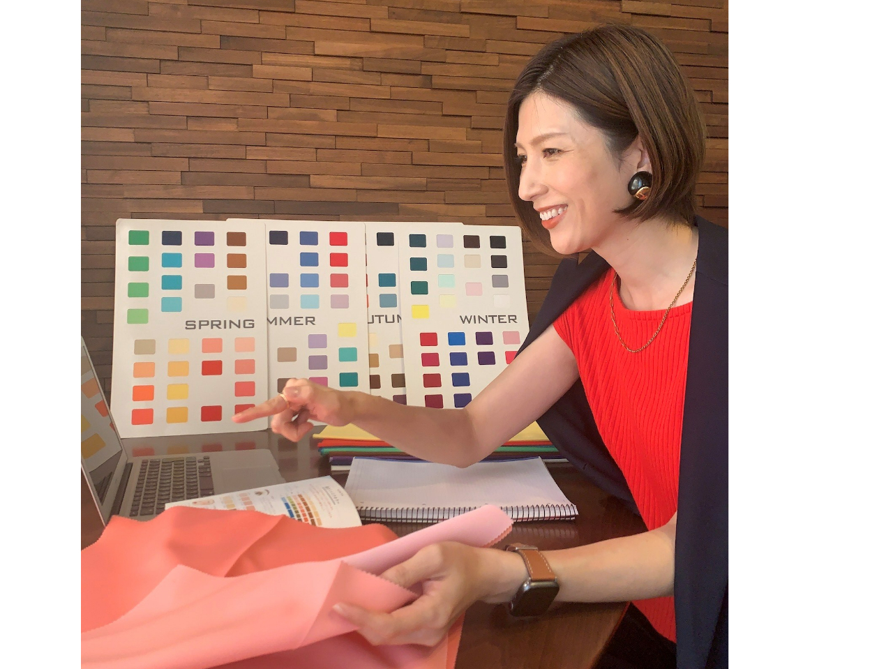 あなたの似合う色を見つけて、より魅力的になっちゃいましょう!