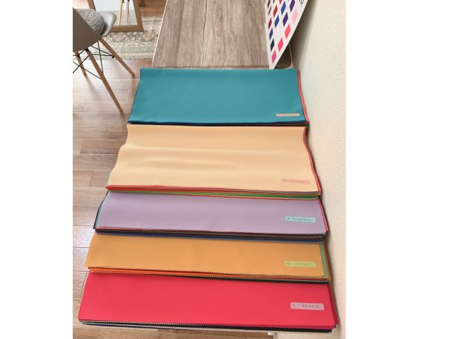 しっかりとあなたのベストカラーを見つけていきます。好きな色やなりたい雰囲気も教えてくださいね。