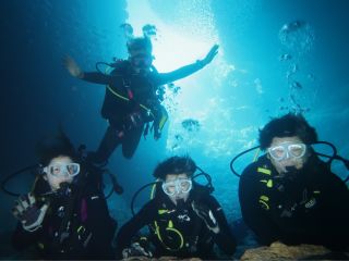 大人気スポット青の洞窟でダイビングデビューしてみませんか♪