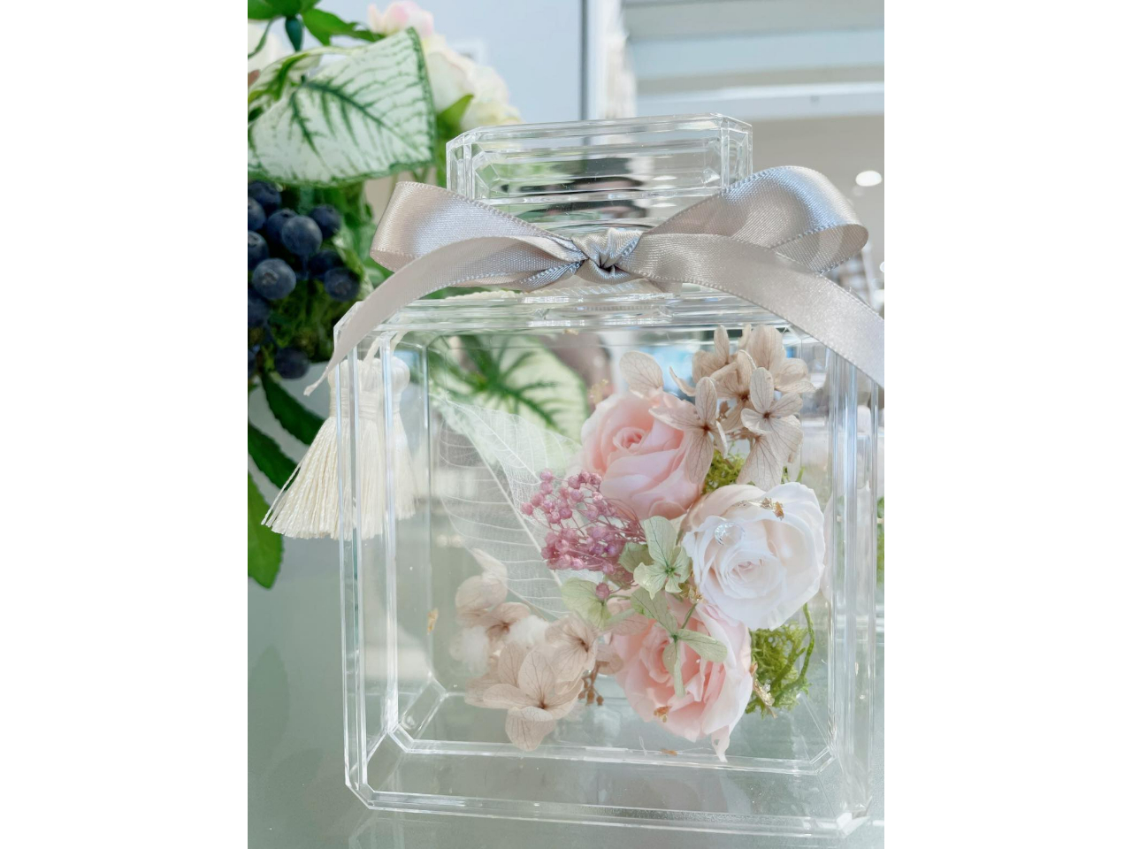 Ԃ̔zu͂DȃfUCŁBdグɃ{Ă킢ł