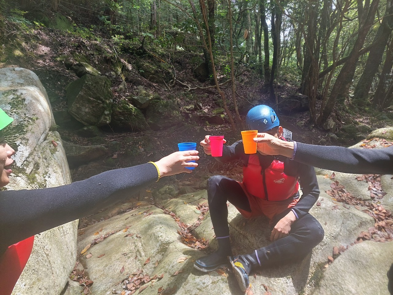 川辺でまったりもぐもぐタイムも有ります!(^^)!