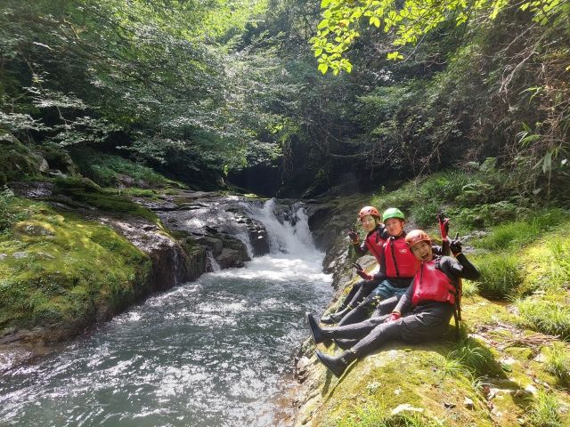 全身で川をダイナミックに遊びます