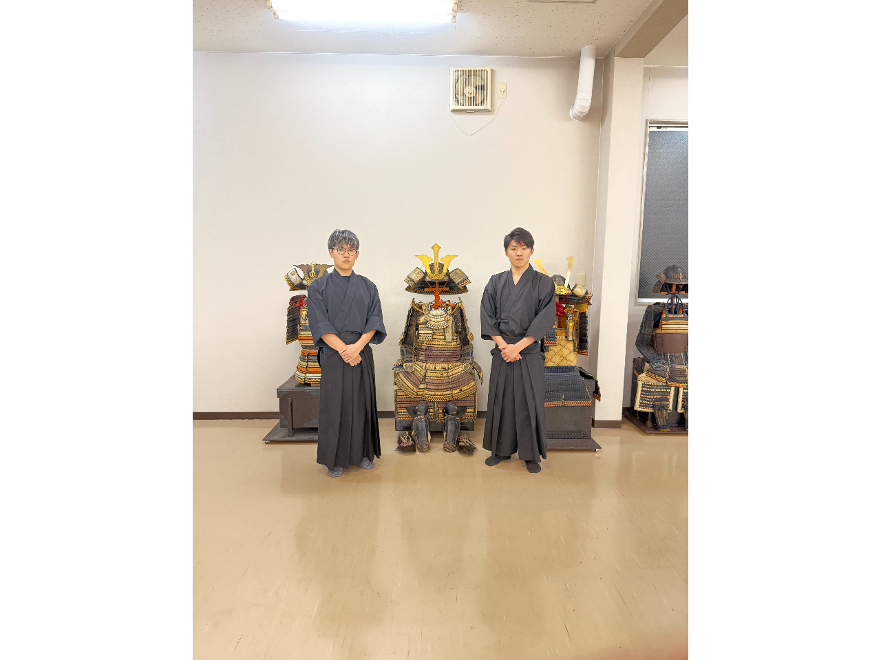 世界的に著名な居合術家、町井勲氏から幼少期より英才教育を受けた町井竣哉をはじめ、修心流居合術兵法の熟練した指導員が、皆さまの稽古を丁寧にサポートいたします。