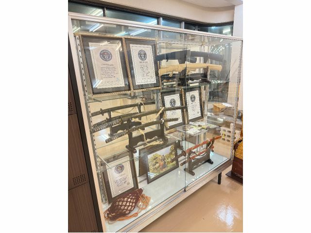 町井勲氏が保持するギネス記録の証書(実物)と、日本刀の展示をご覧いただけます。
