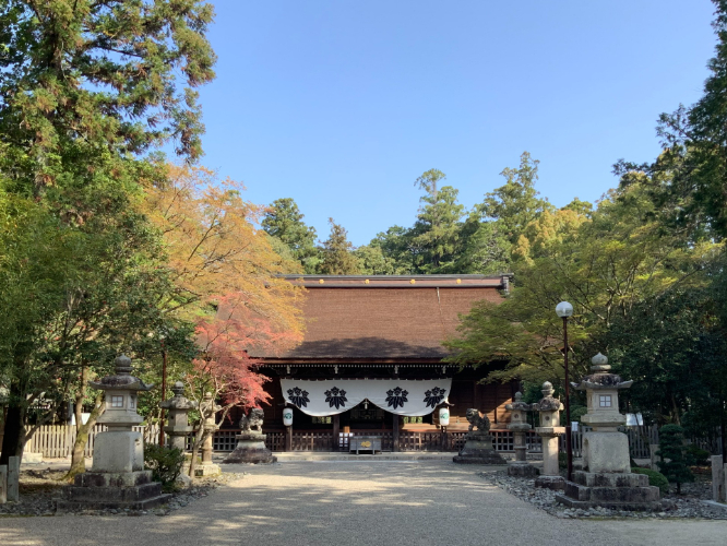 <国指定重要文化財>多田神社拝殿は、徳川四代将軍家綱公によって再興された、歴史を刻む壮麗な建築物です。