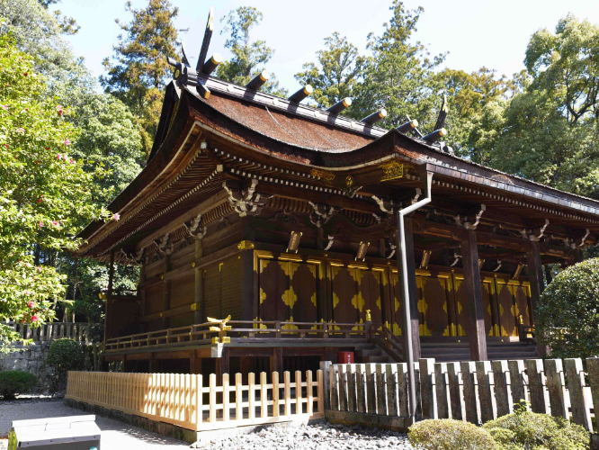 <国指定重要文化財>多田神社の御本殿は、徳川四代将軍家綱公によって寛文七年(1667)に創建され、歴史と神聖さを今に伝えています。