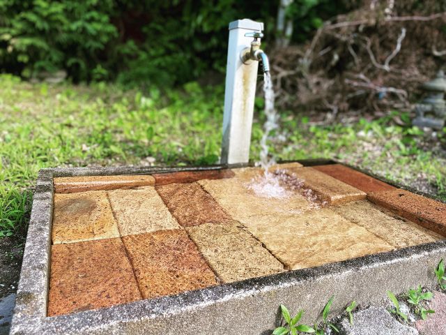 たくさん遊んだら外水道の洗い場も完備(井戸水)ドリンクや果物も冷やせます