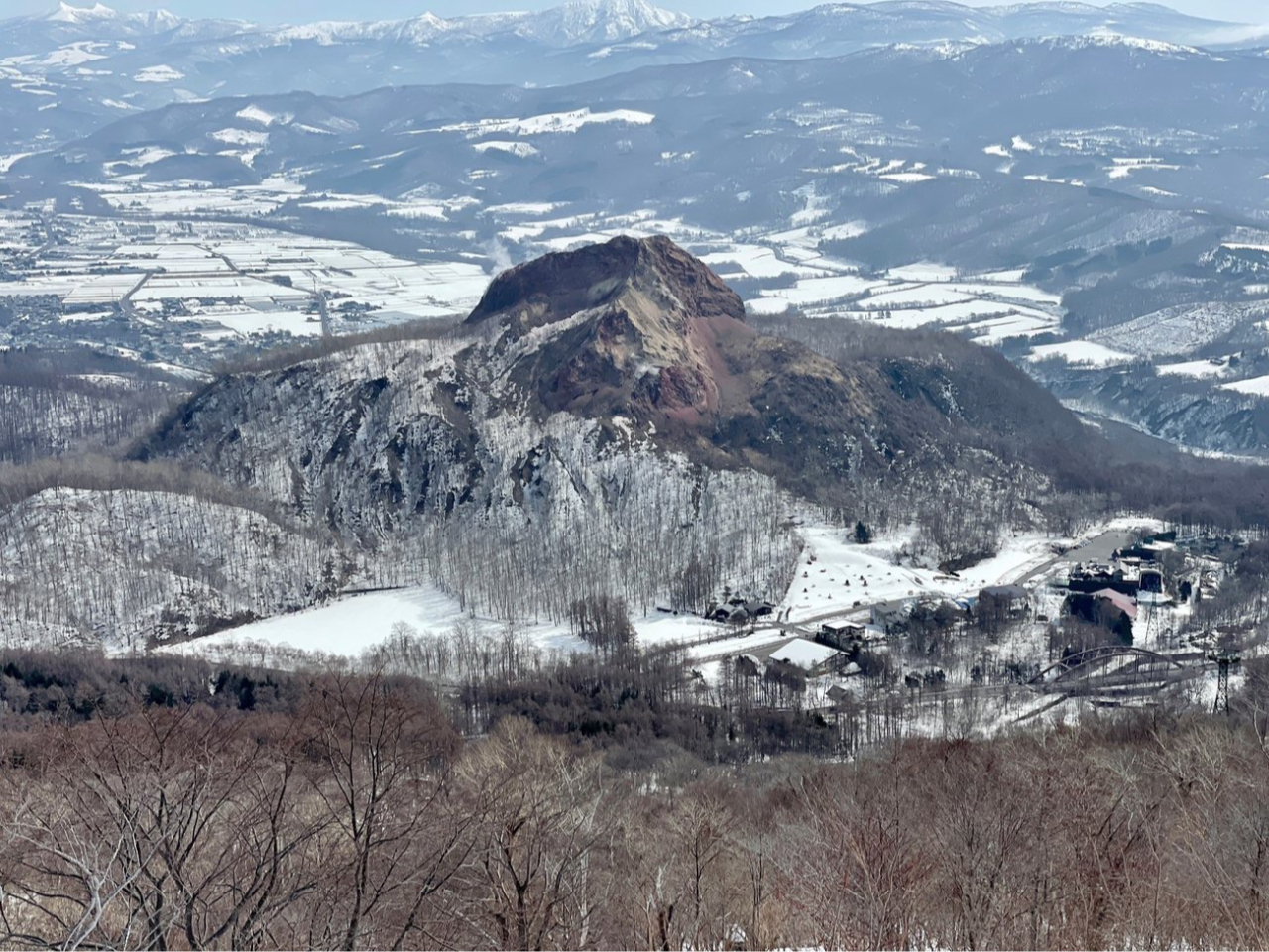 冬景色の昭和新山
