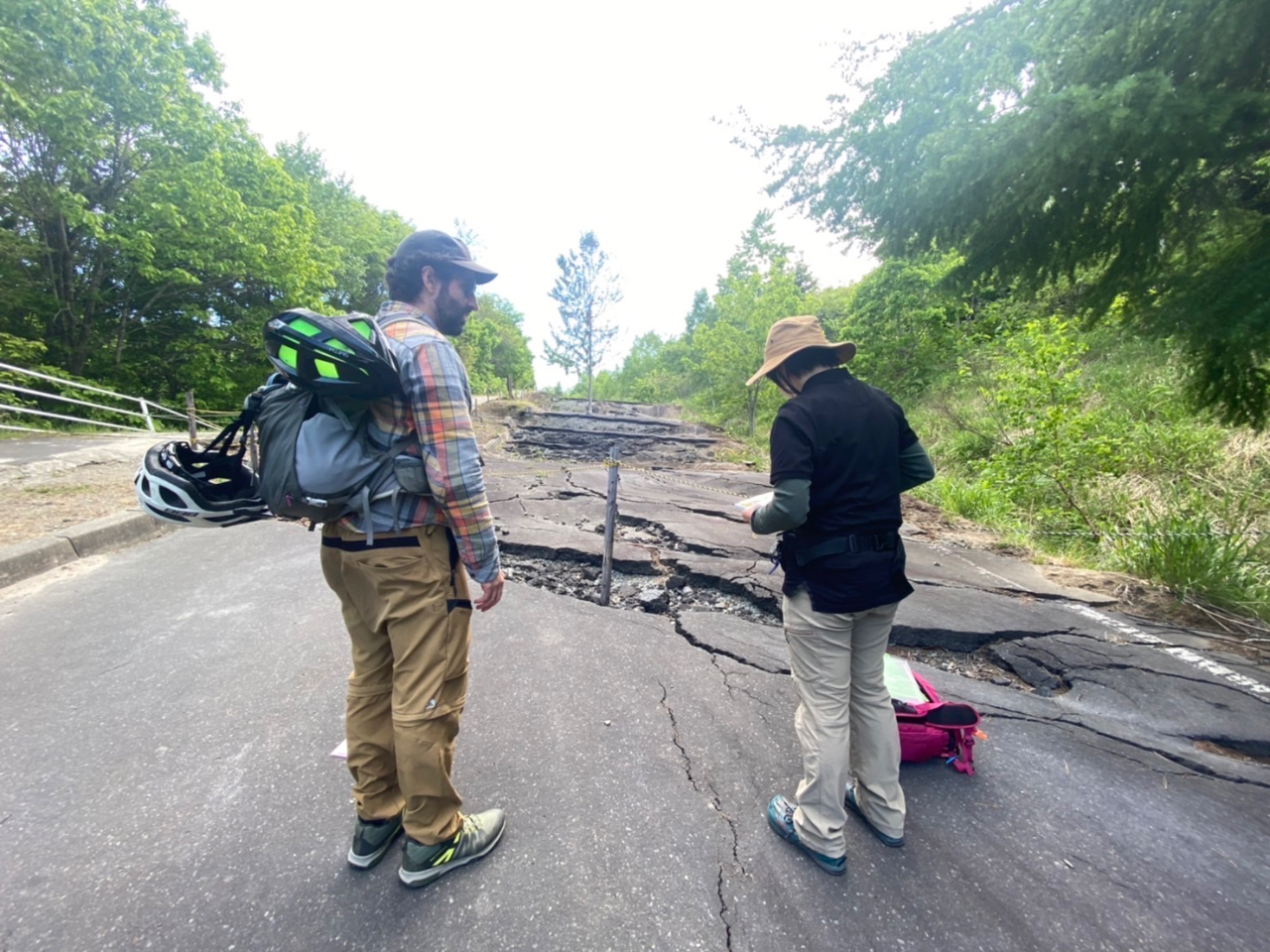 西山山麓火口散策路より