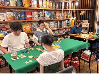 初めて触れるボードゲームにドキドキ。ときめきとひらめきが同居する瞬間です。