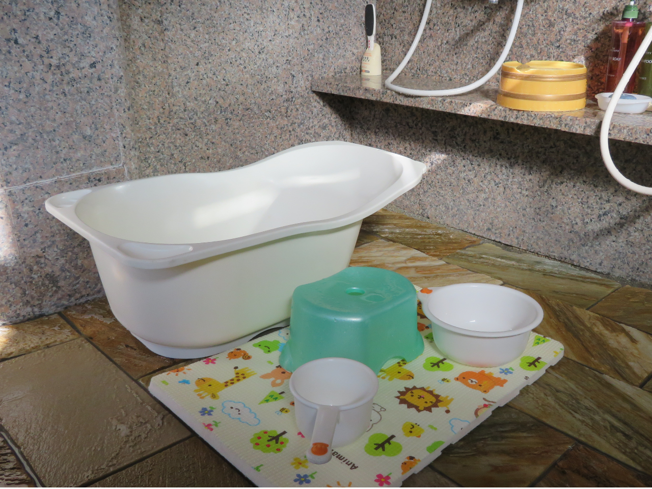 小さなお子様連れのお客様には、ベビーバスのご用意がございます。