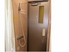 併設してあるシャワールームで汗と砂を流してください。