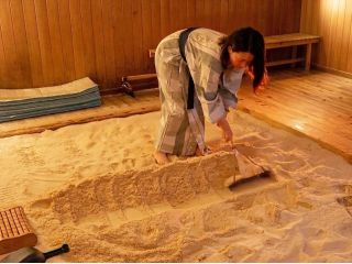 お好みで深さを調節!目安は手首から肘位の深さです。それ以上は暑くなりますので注意が必要です。