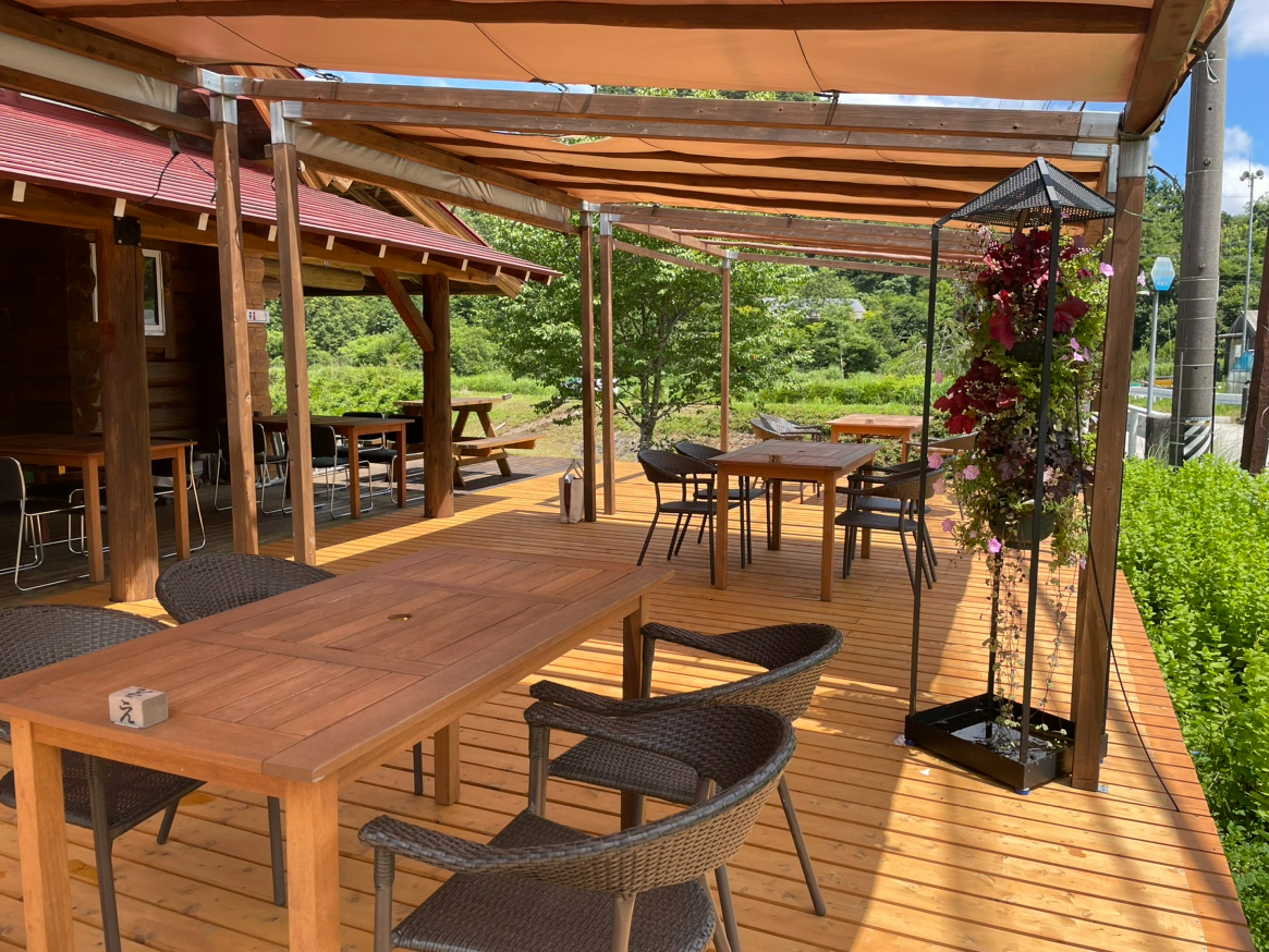 BBQは全席屋根ありで嬉しい日陰となっています♪真夏でも涼しい風が心地よいです。