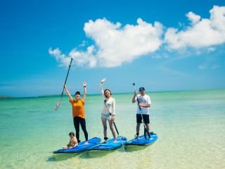 下は砂地で安心の浅瀬もあります☆