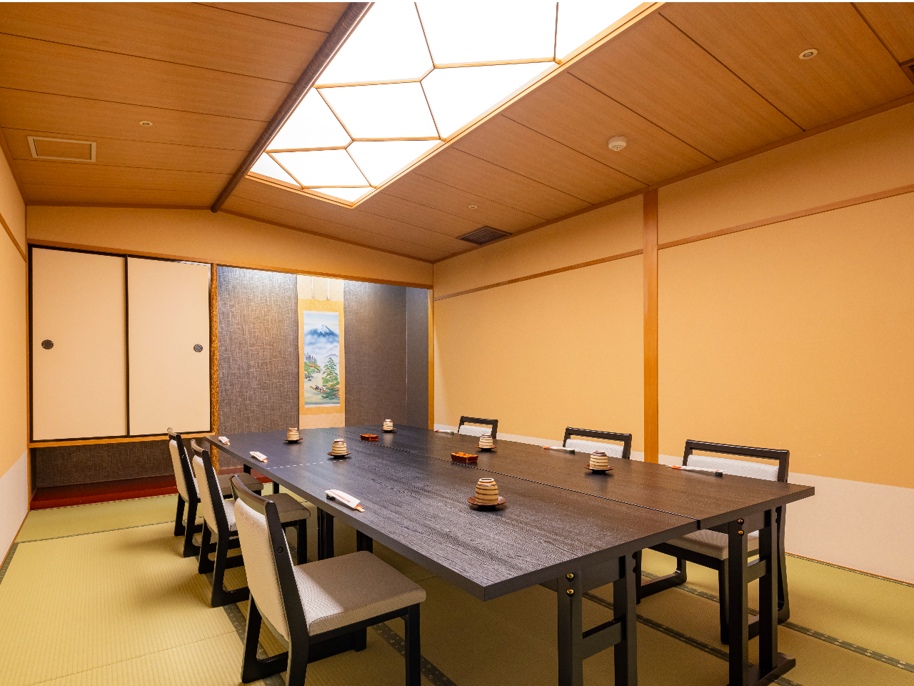 ��������i���j