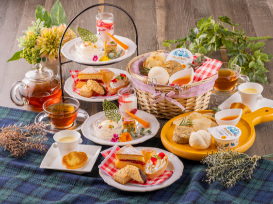 �y5��6������zEnglish Picnic Afternoontea
