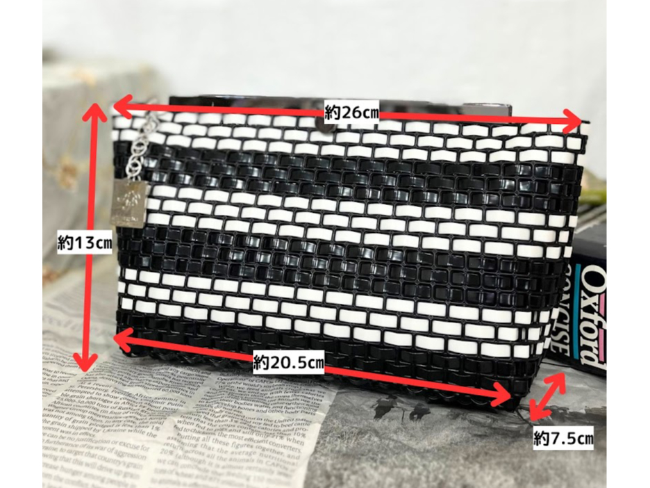 縦約13センチ×横約20.5cm(底部)×マチ約7.5cm