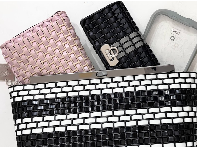 �������E�X�}�z�E�L�[�P�[�X���X�b�L������܂��B