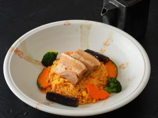 トンポーローのスパイシー炒飯 四川麻辣スープ添え