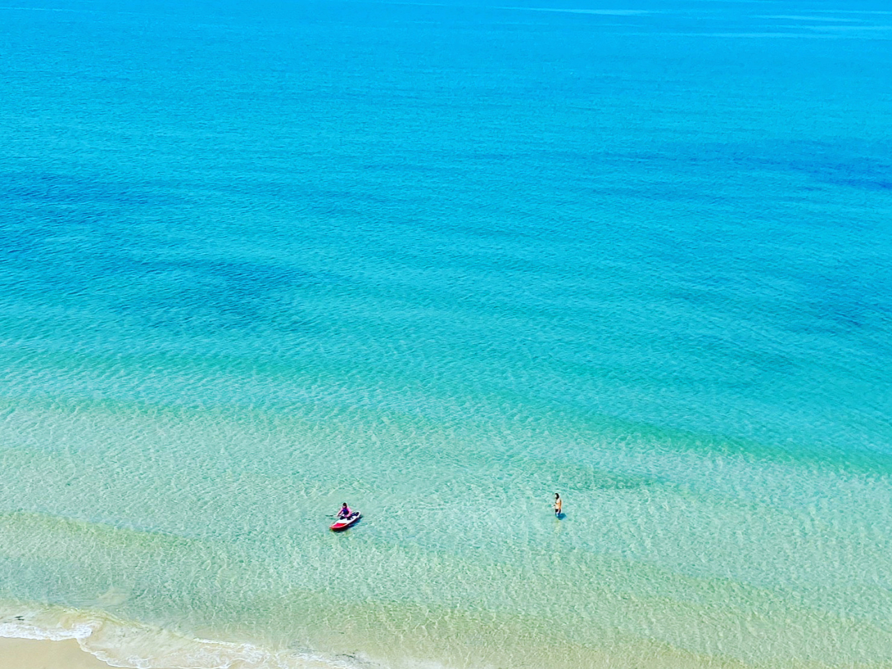 7月のレッスン風景です。穏やかな海。福岡の海ってこんなに綺麗だったんですか!って驚かれるお客様が多いです。