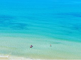 7月のレッスン風景です。穏やかな海。福岡の海ってこんなに綺麗だったんですか!って驚かれるお客様が多いです。