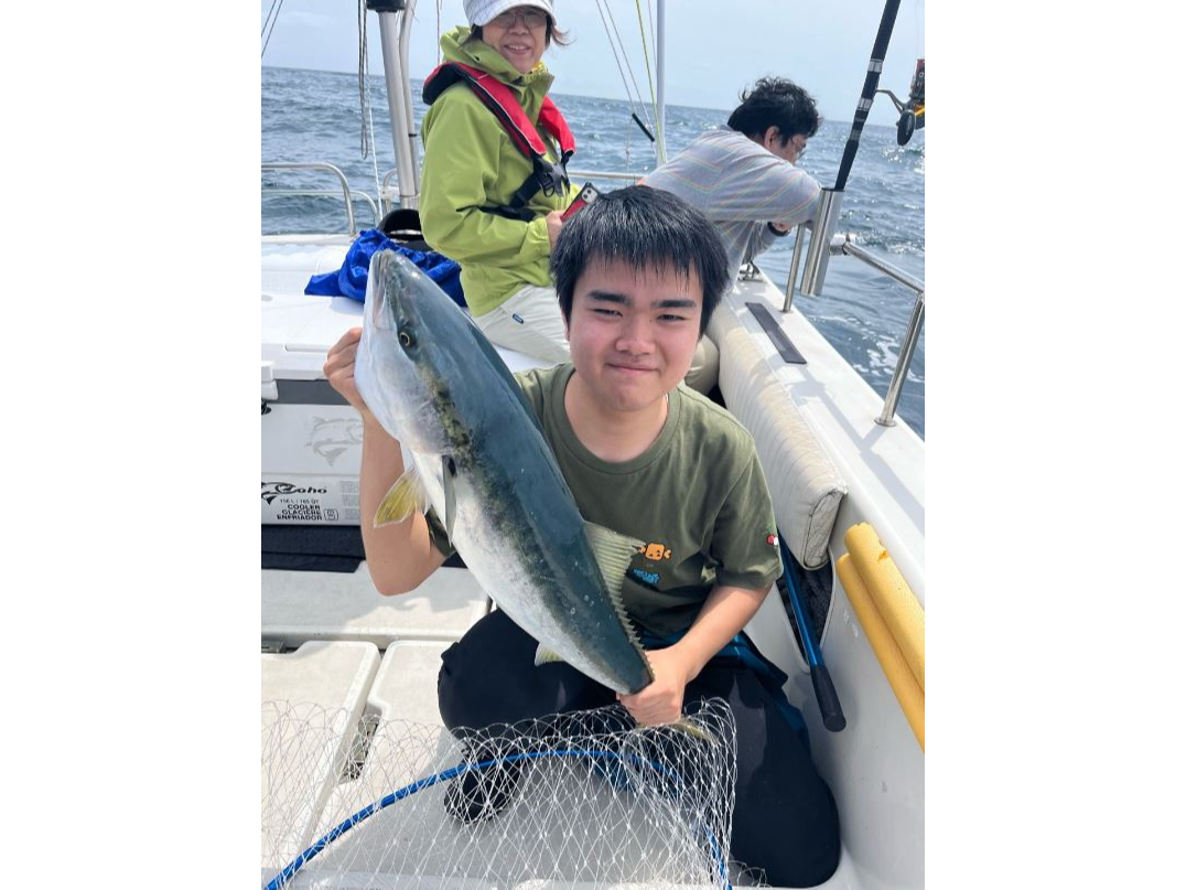 ご家族での参加もおすすめです!※写真の魚は釣れる魚と違う場合がございます