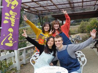 打ち立ての蕎麦は格別ですね 風の抜けるオープンスペースで