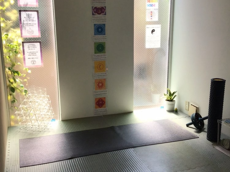 ���x�݂ǂ���ɂ̓��K�X�y�[�X���������܂��B�؃g�����ґz�Ȃǂ����y���݂��������܂��B���t���ɂ̓}�b�T�[�W�⃈�K�N���X���������܂��̂ŁA�ꏏ�ɂ��\����\�ł��B