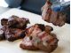 低温調理された塊肉を高温の大型グリルで一気にやきあげます!