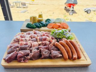 BBQを楽しんだら、海で遊ぶこともできます♪もちろんBBQのあともシャワールームとパウダールームの使用が可能です!