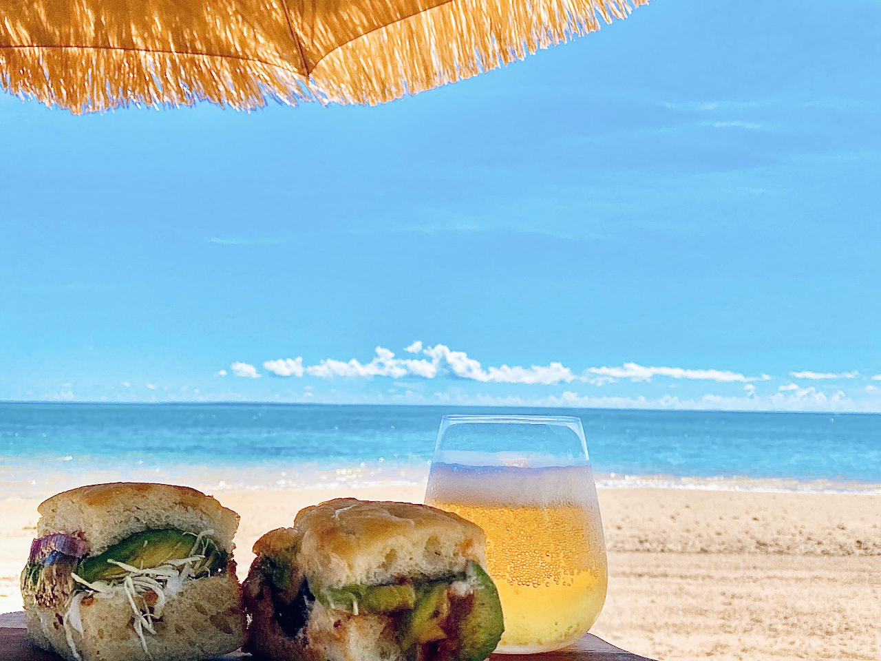 海遊びのひと休みに軽食と冷たい一杯を、、