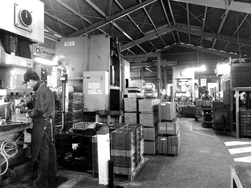 FXȑ傫E`̔pނfUCnAXł͔ĂȂAEɈ̂Ȃ̃ANZT[܂B